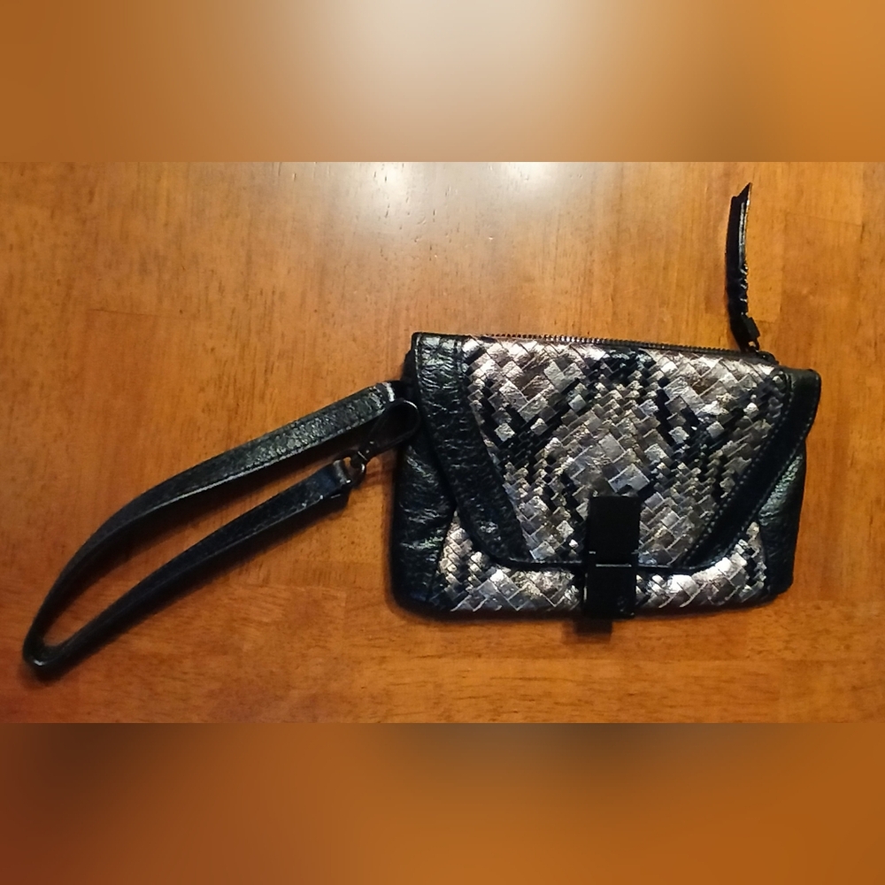 Elliott Lucca Wven Leather Cluth/wristlet